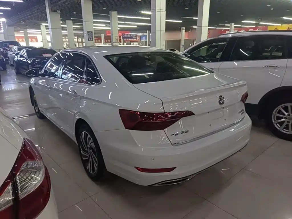 Volkswagen Sagitar 2020
