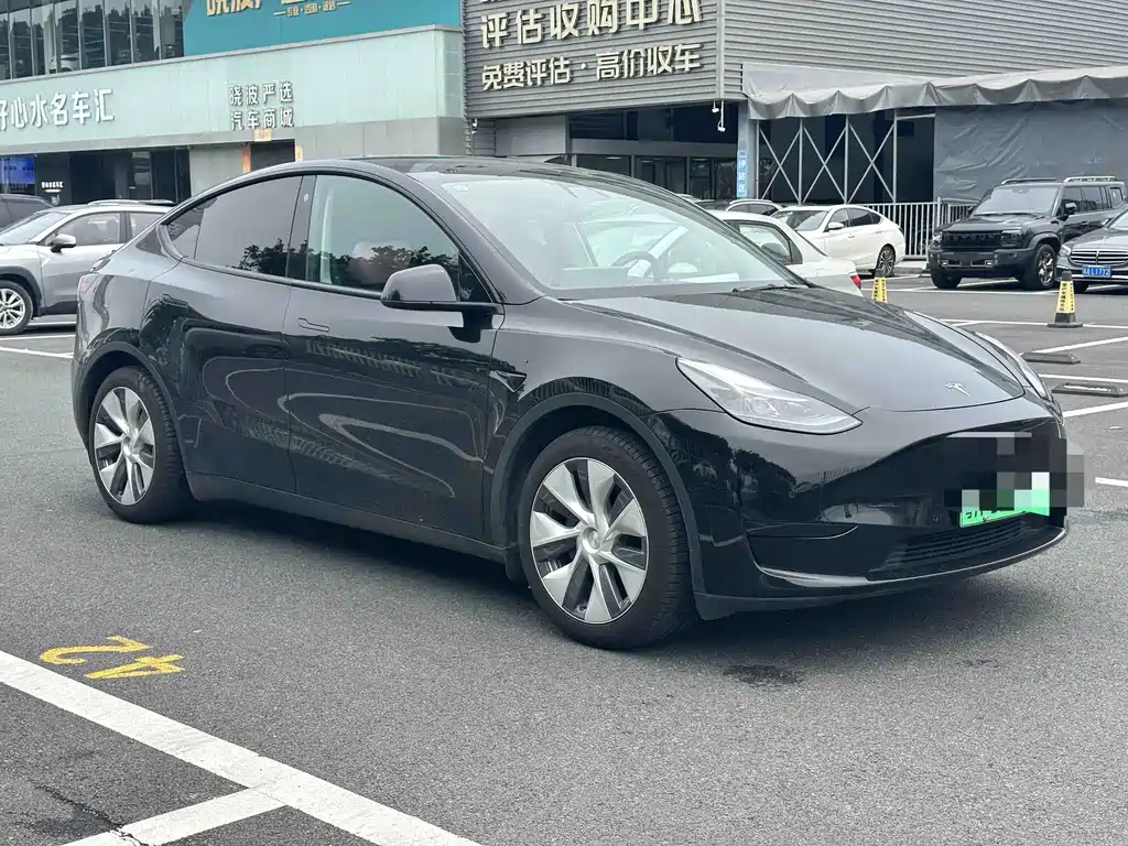 Tesla Model Y 2023 — фото 9