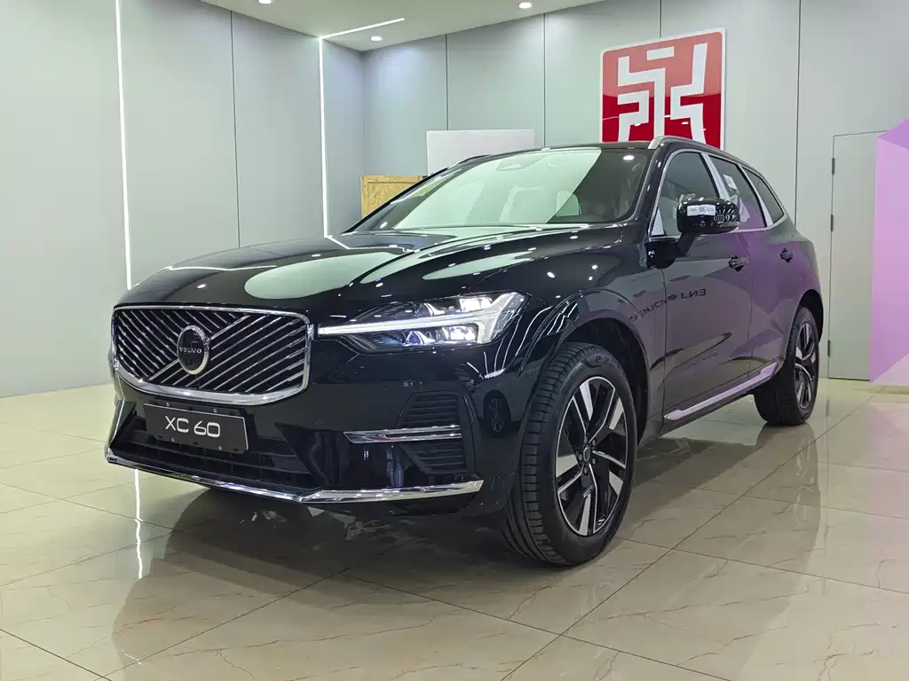 Volvo XC60 2026 — фото 1