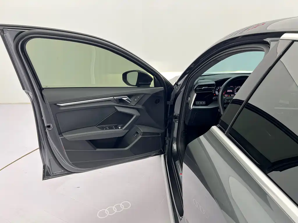 Audi A3 2023 — фото 23