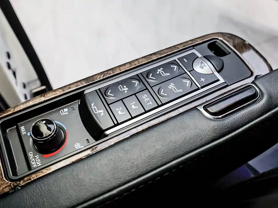 Toyota Vellfire 2021 — фото 30
