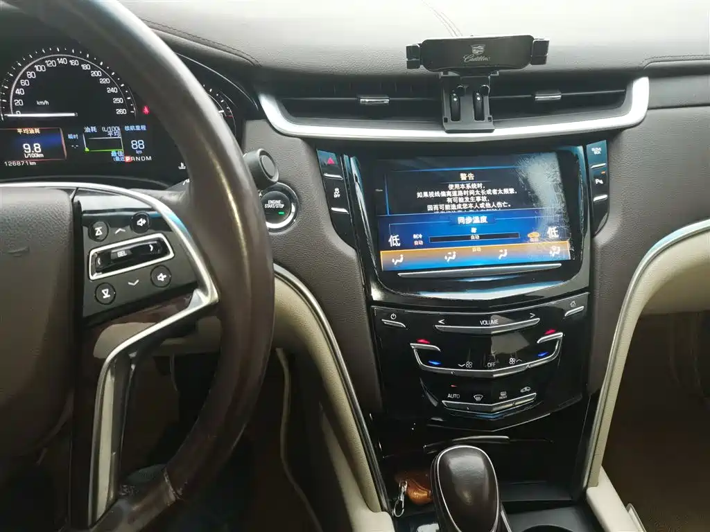 Cadillac XTS 2017 — фото 13