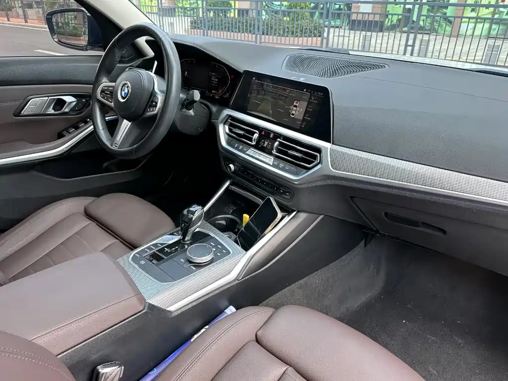 BMW 3 Series 2019 — фото 15