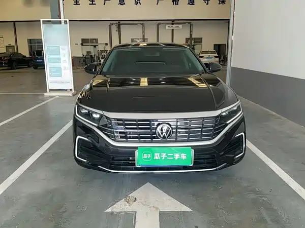 Volkswagen Passat Plug-In Hybrid 2025