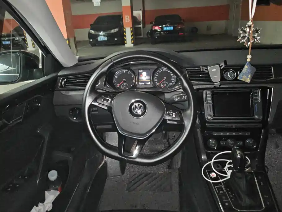 Volkswagen Passat 2018 — фото 15