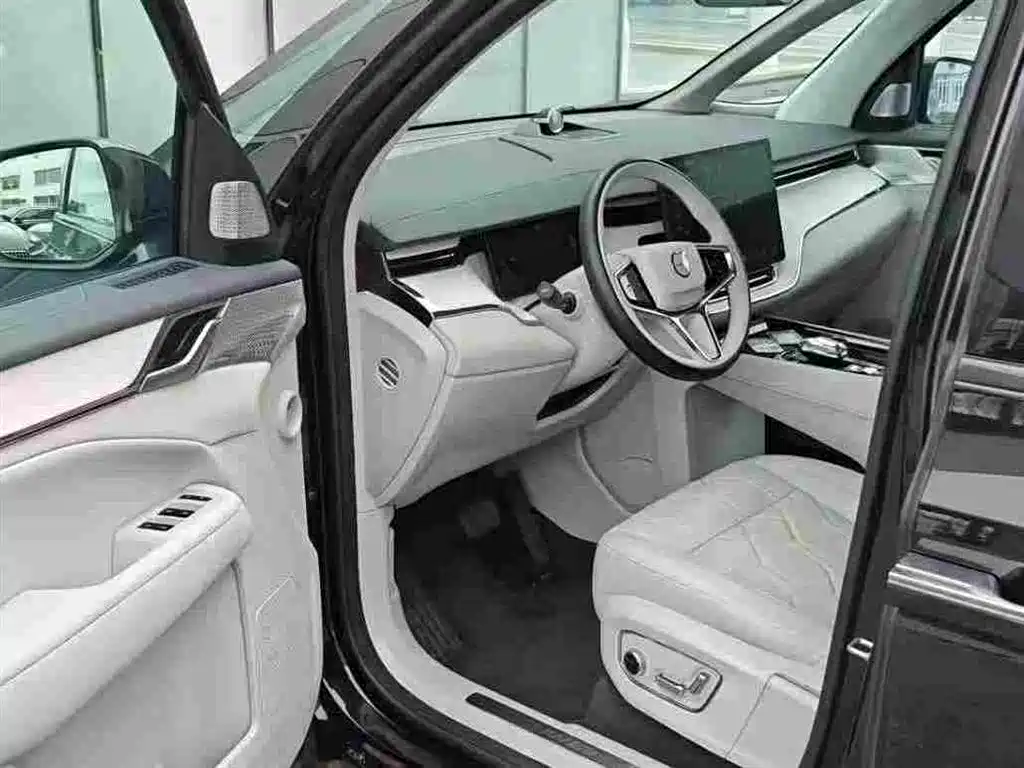 Volvo EM90 2024 — фото 5