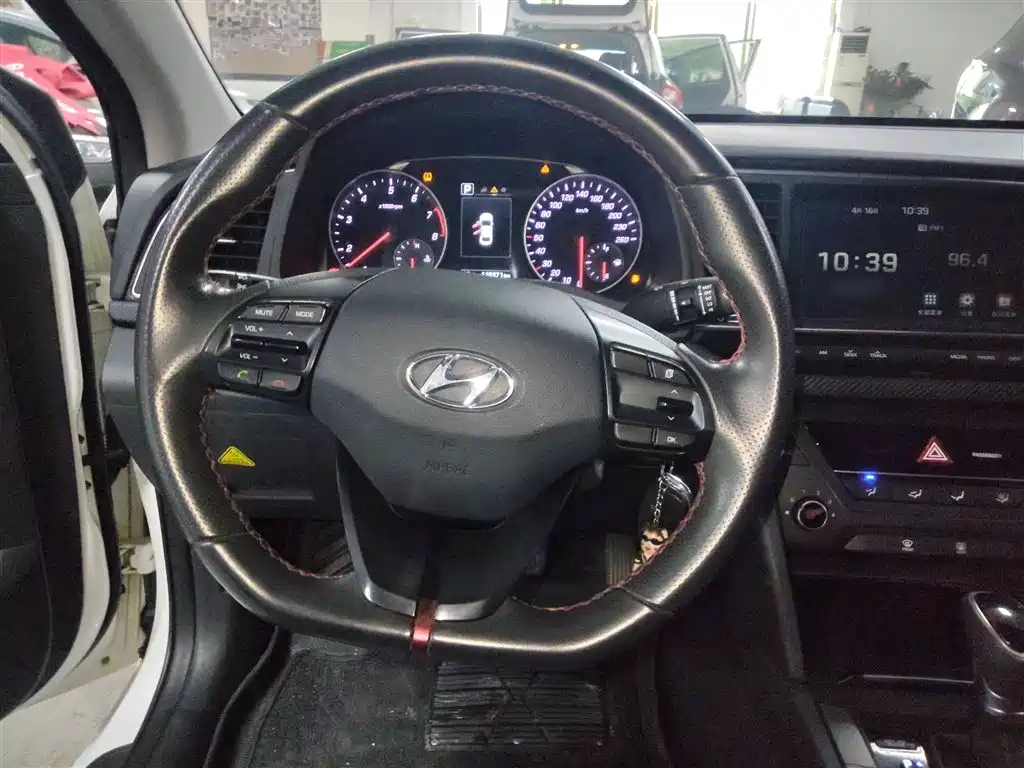 Hyundai Elantra 2018 — фото 7