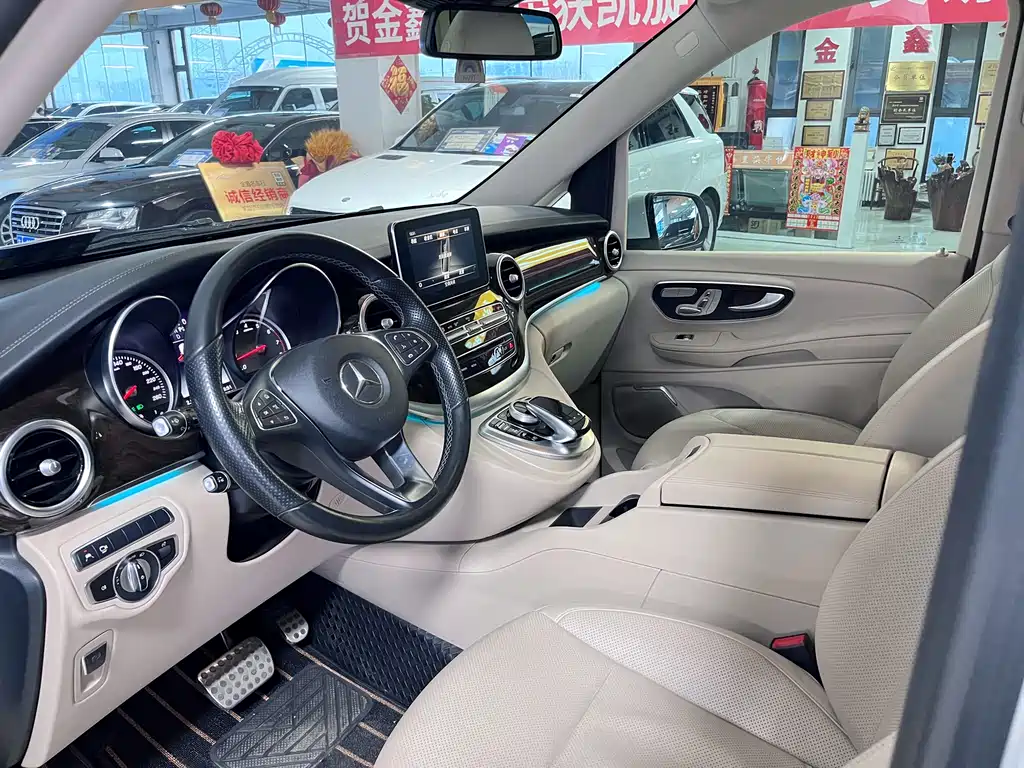 Mercedes-Benz V-Class 2018 — фото 9