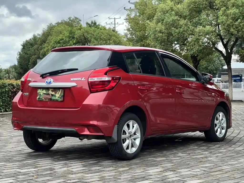 Toyota Yaris L 2017 — фото 9