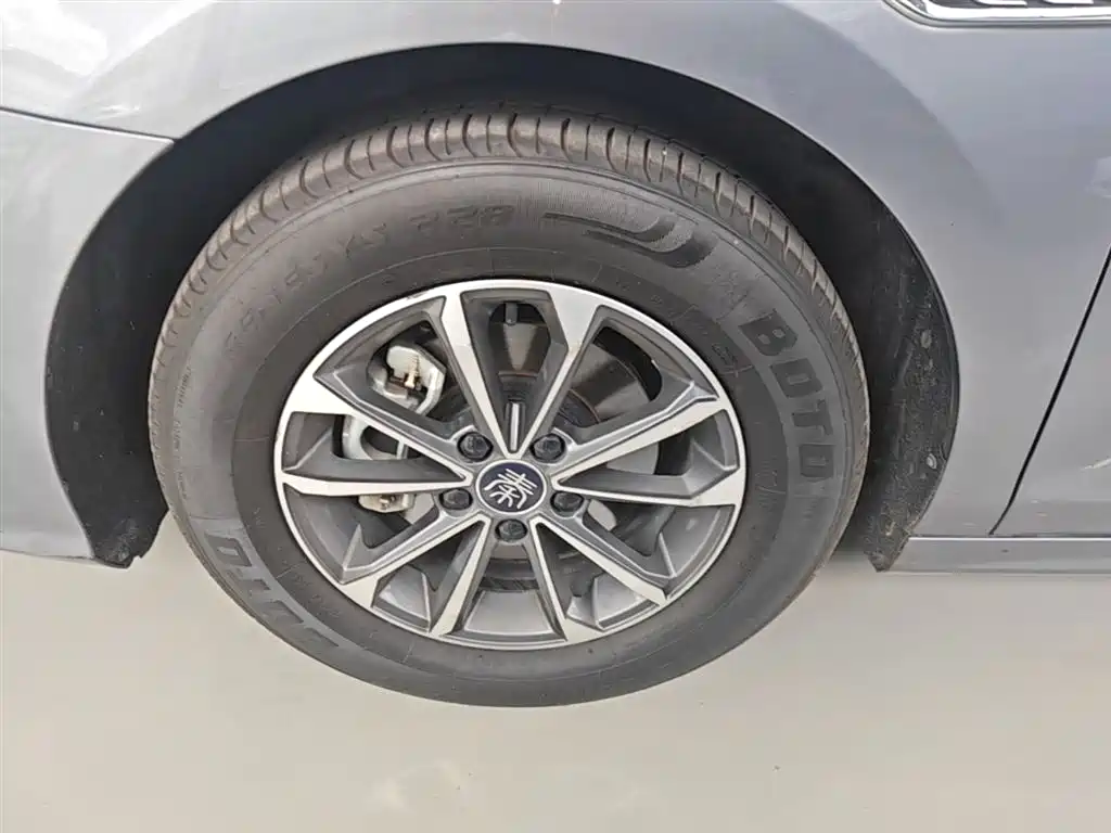 BYD Qin PLUS 2023 — фото 23