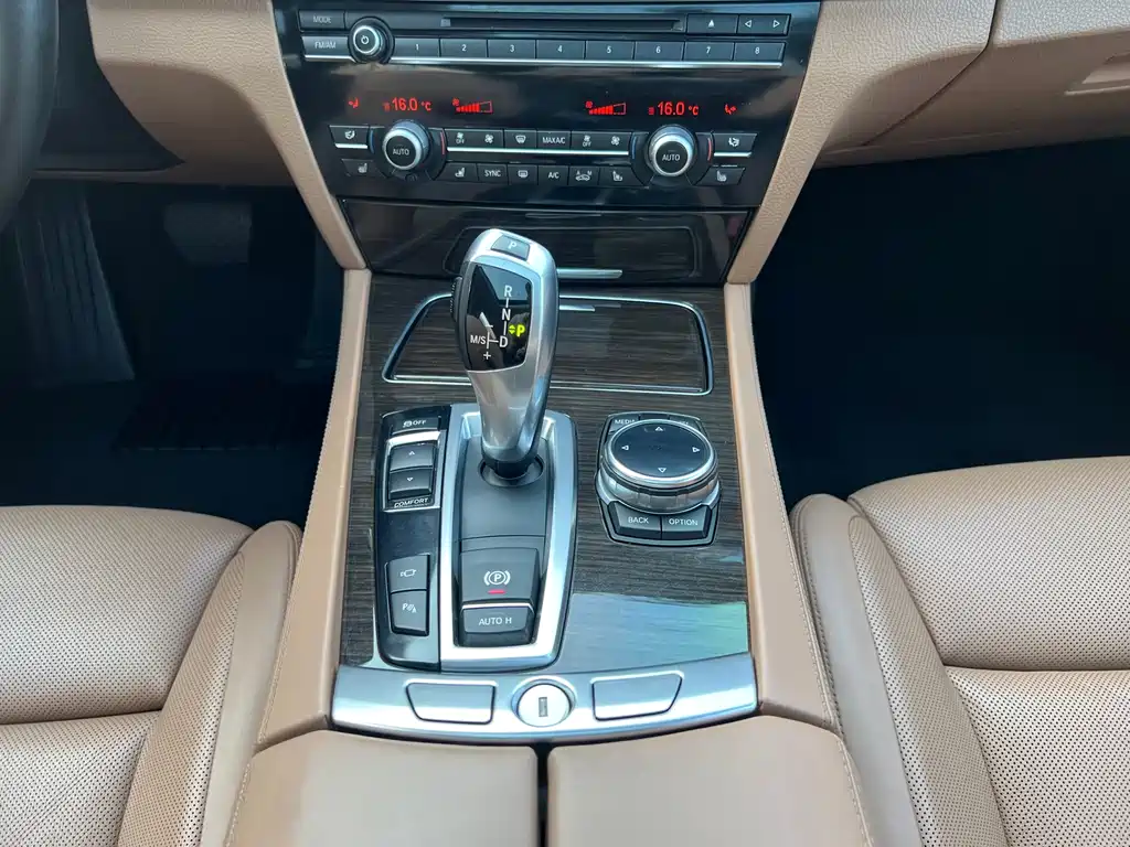 BMW 7 Series 2014 — фото 18