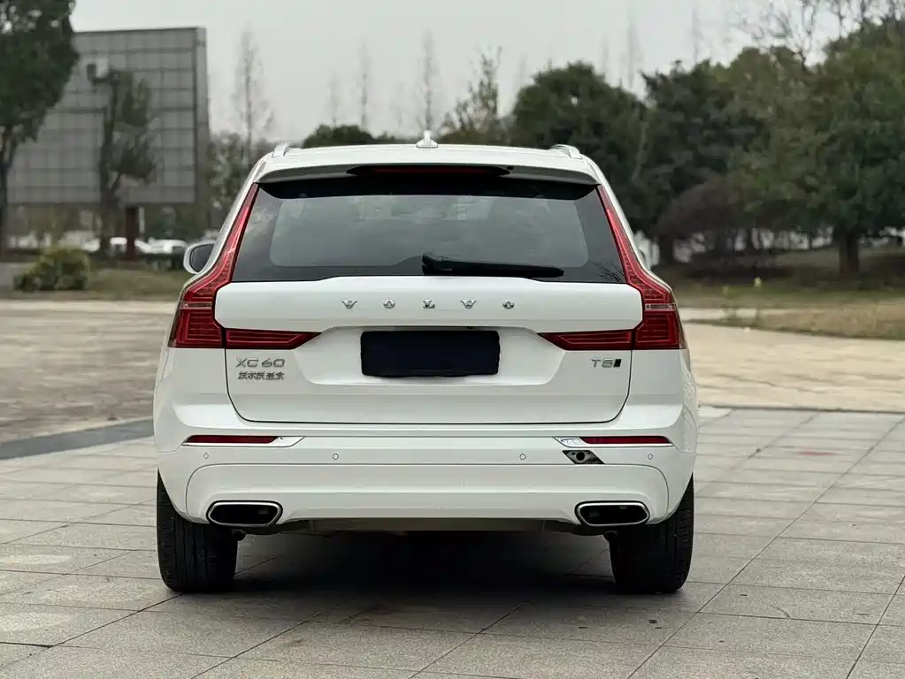 Volvo XC60 2021 — фото 5