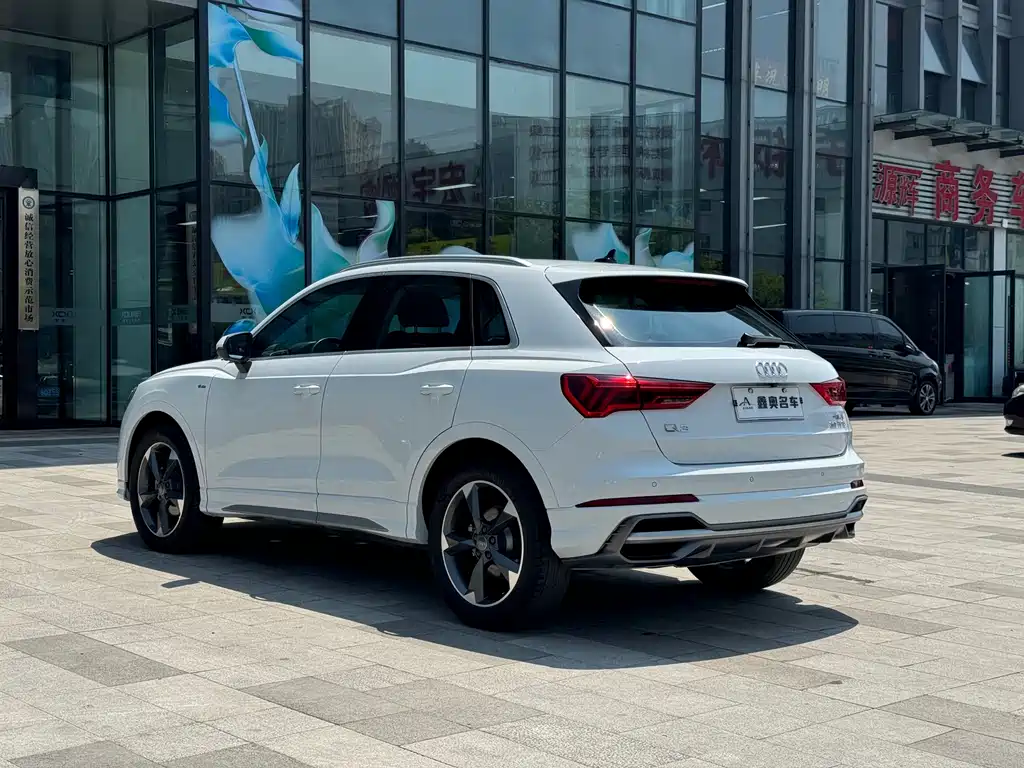 Audi Q3 2019 — фото 6