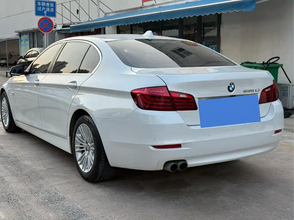 BMW 5 Series 2016 — фото 9