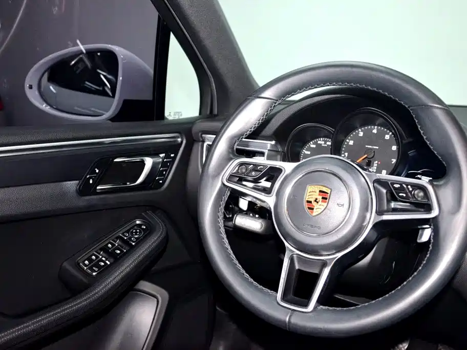 Porsche Macan 2017 — фото 13