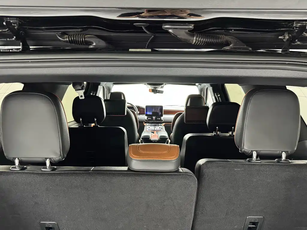 Lincoln Navigator 2018 — фото 30