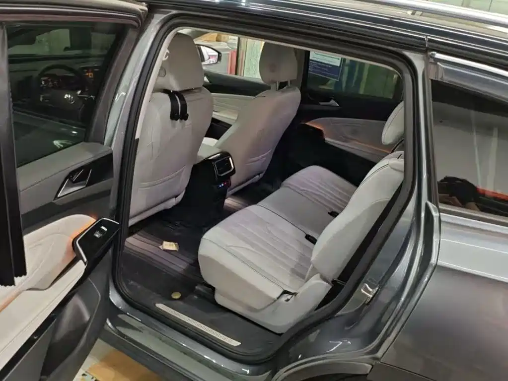 Volkswagen ID.6 X 2024