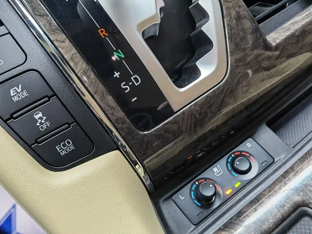 Toyota Alphard 2021 — фото 14