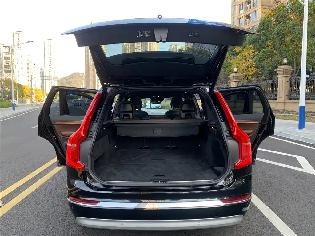 Volvo XC90 2022 — фото 8