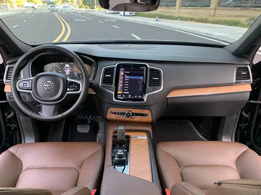 Volvo XC90 2022 — фото 10