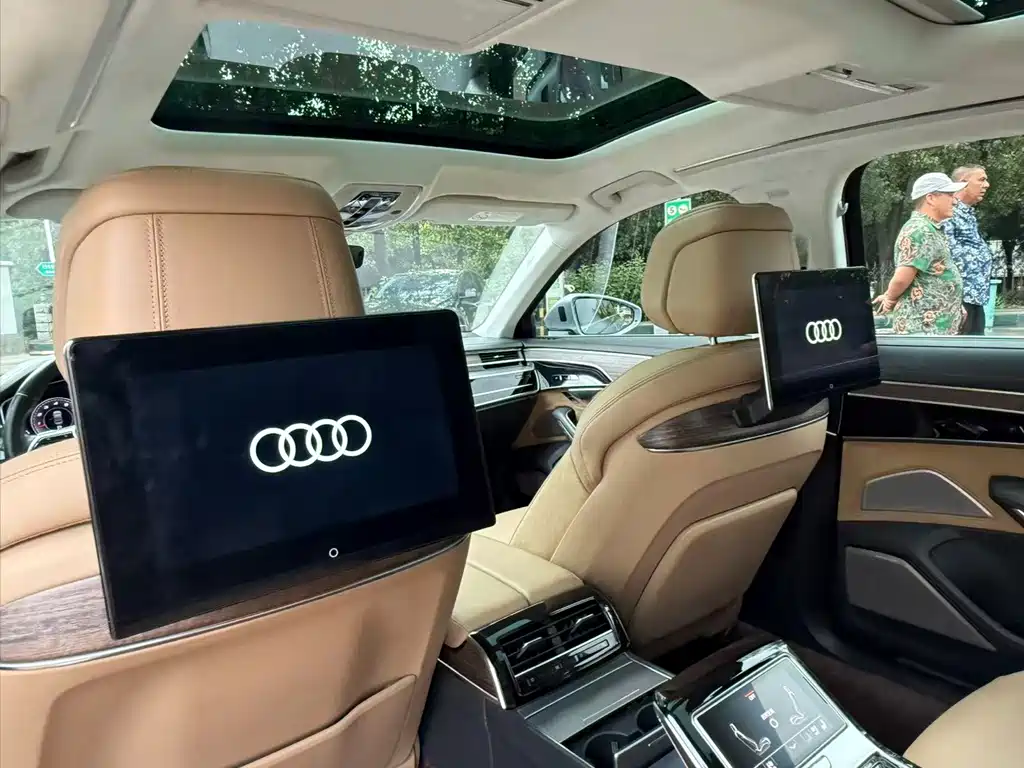 Audi A8 2022 — фото 13