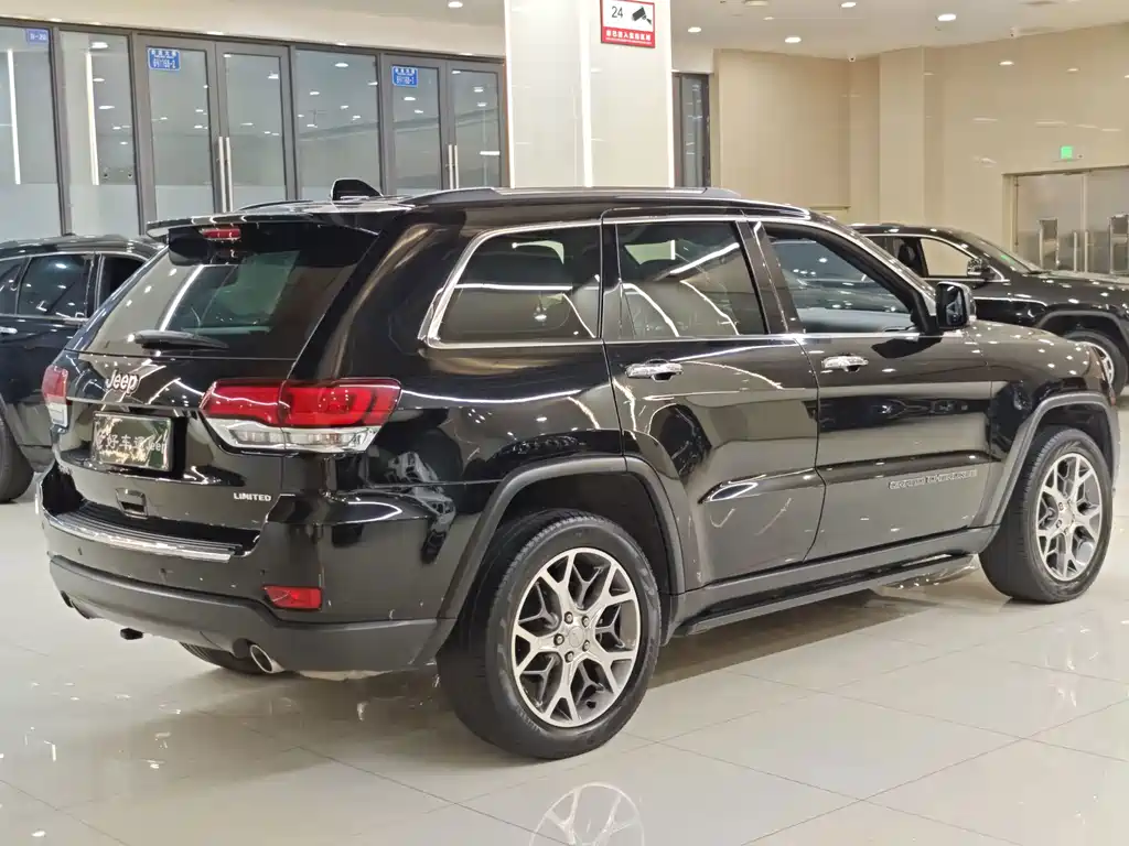 Jeep Grand Cherokee 2021 — фото 15