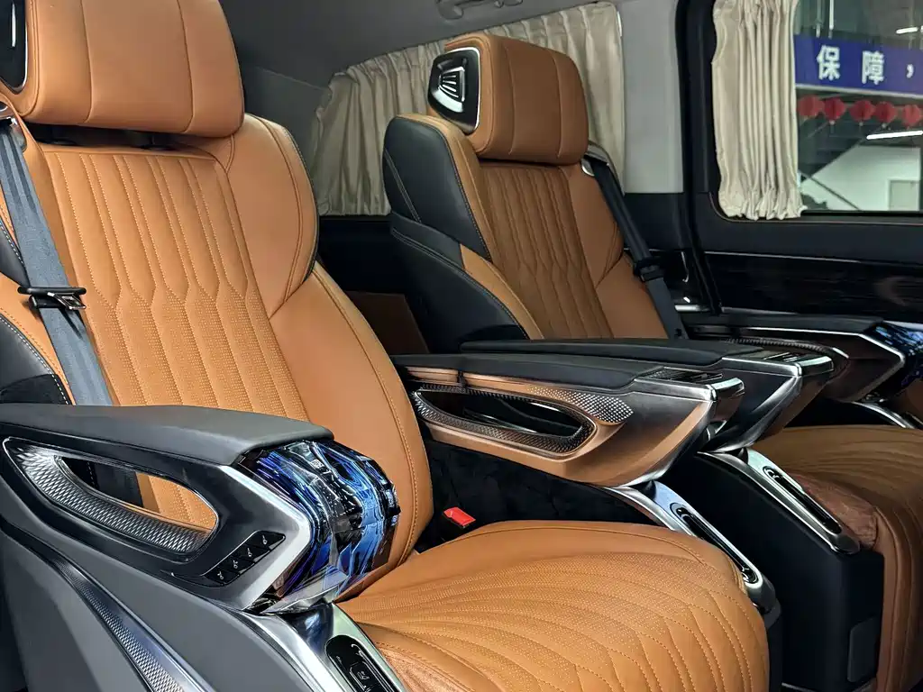 Mercedes-Benz V-Class 2020 — фото 11