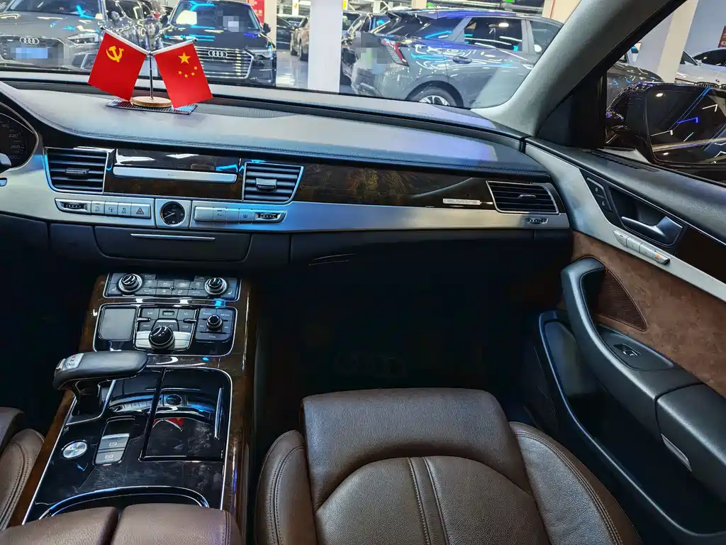 Audi A8 2017 — фото 15