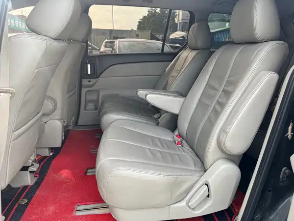 Mazda 8 2014