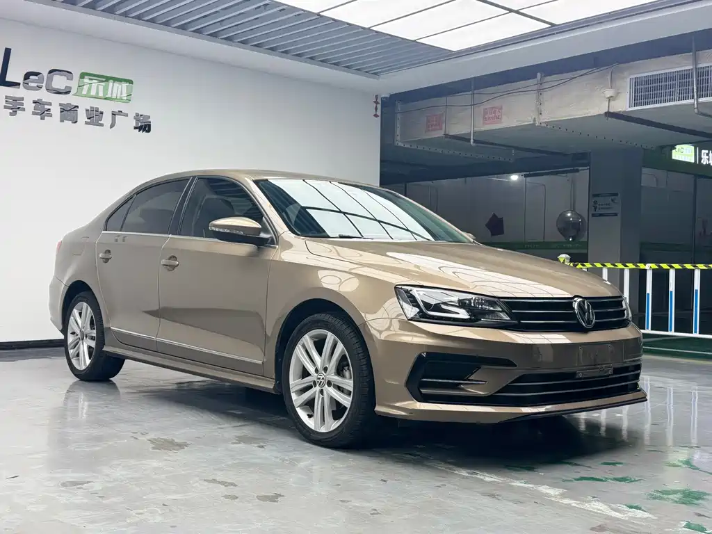 Volkswagen Sagitar 2018