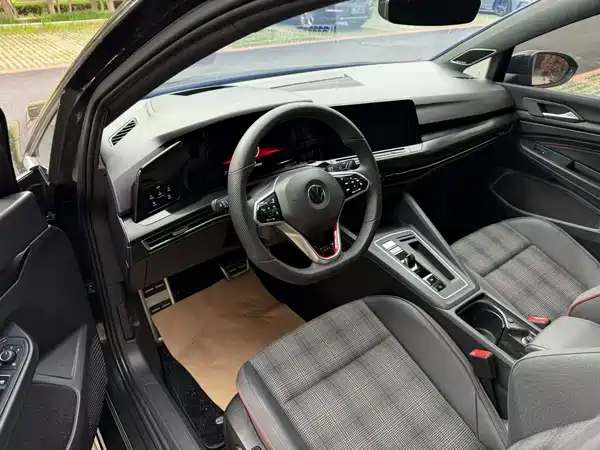 Volkswagen Golf GTI 2024