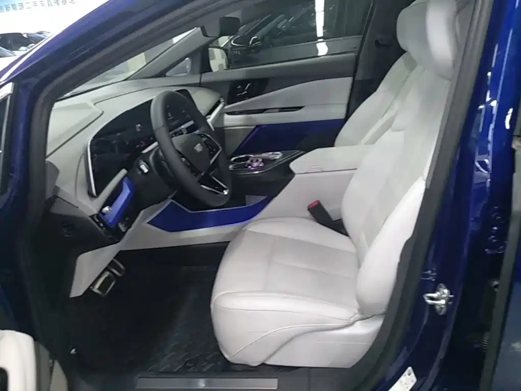 Cadillac IQ Aoge 2024 — фото 15