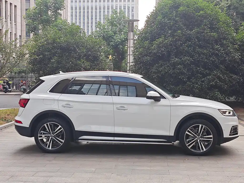 Audi Q5L 2020