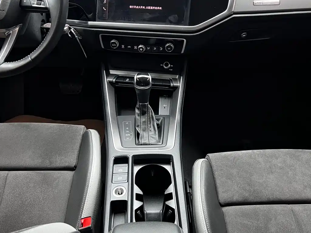 Audi Q3 2021 — фото 11