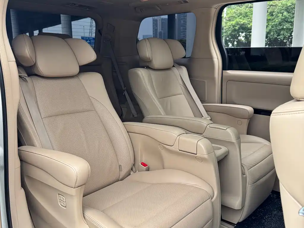 Toyota Alphard 2012 — фото 11