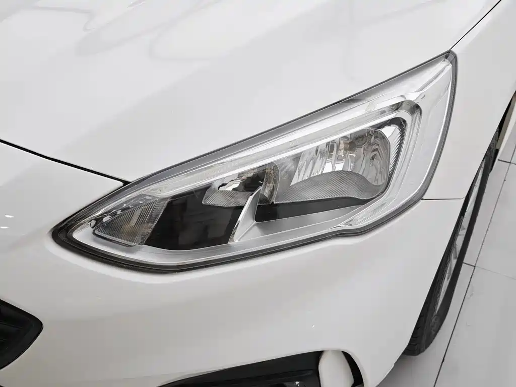 Ford Focus 2020 — фото 18
