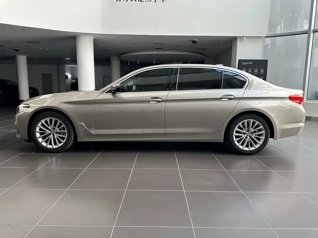 BMW 5 Series 2019 — фото 2