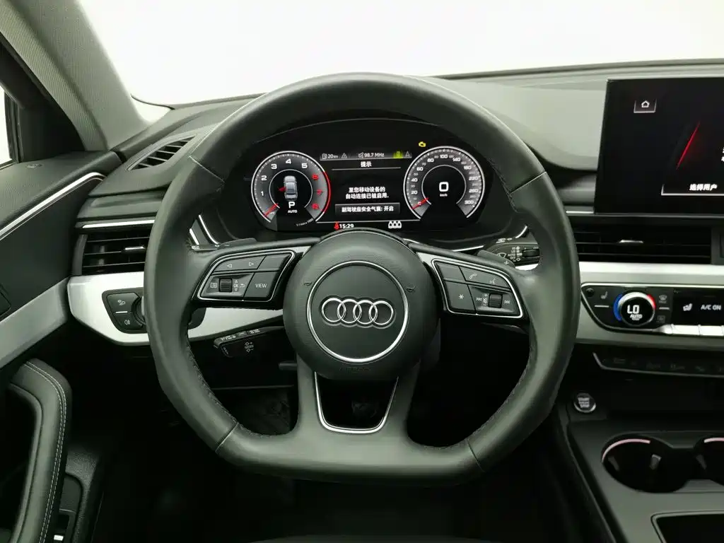 Audi A4L 2022 — фото 11