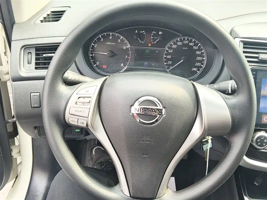 Nissan Tiida 2018 — фото 10