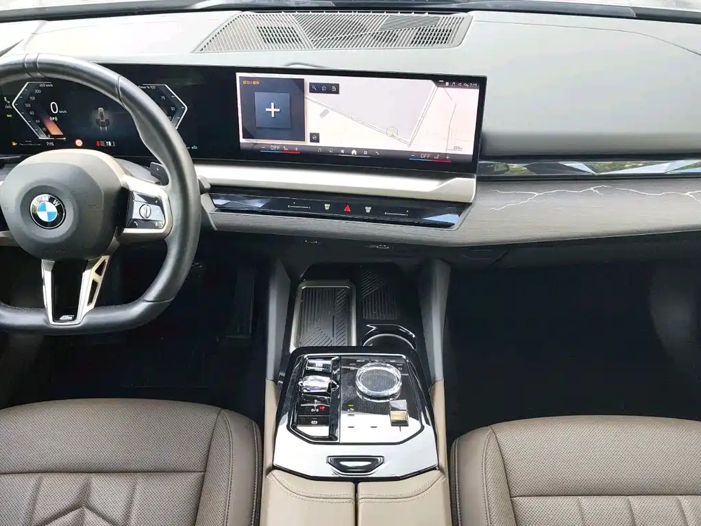 BMW 5 Series 2025 — фото 13