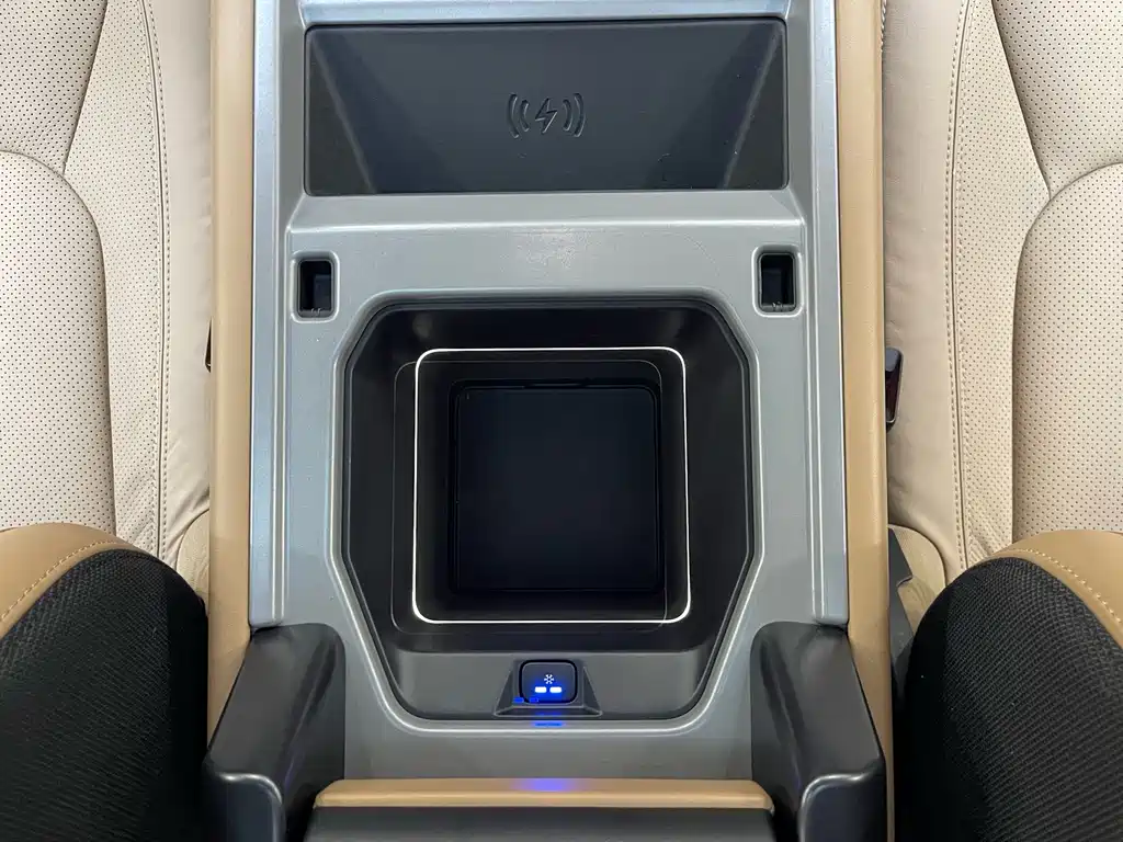 Land Rover Defender 2025 — фото 17