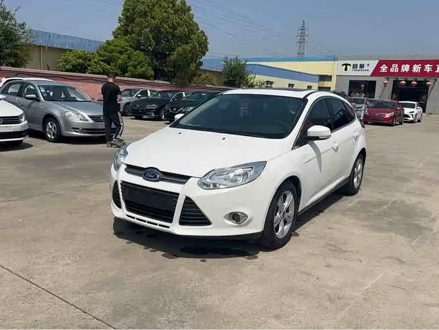 Ford Focus 2015 — фото 1