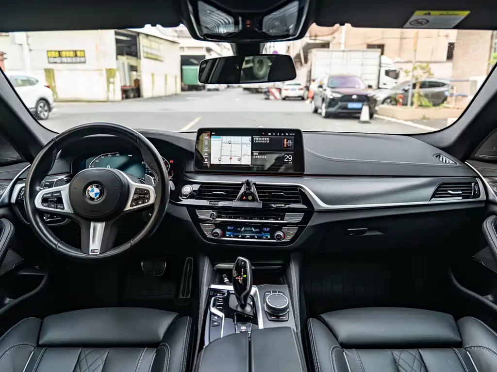 BMW 5 Series 2023 — фото 10