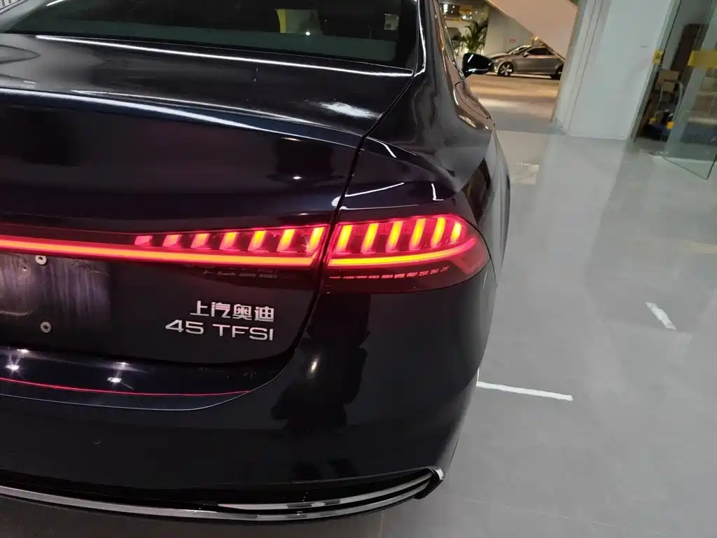 Audi A7L 2023 — фото 24
