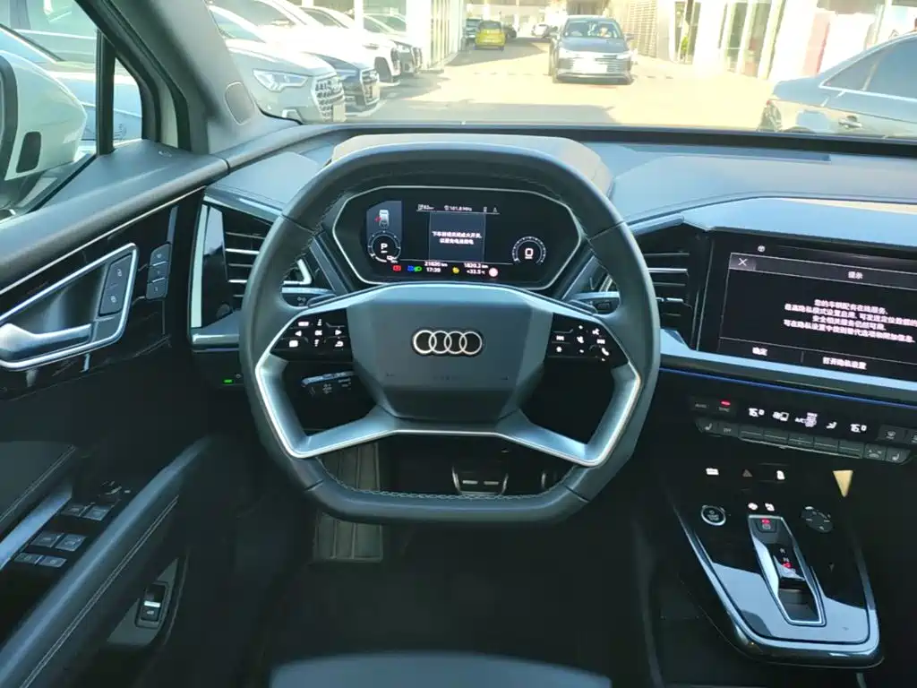 Audi Q4 E-Tron 2025 — фото 11