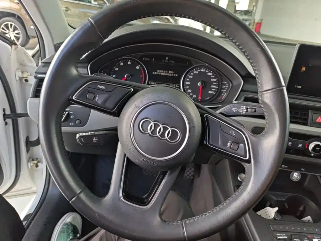 Audi A4L 2018 — фото 11