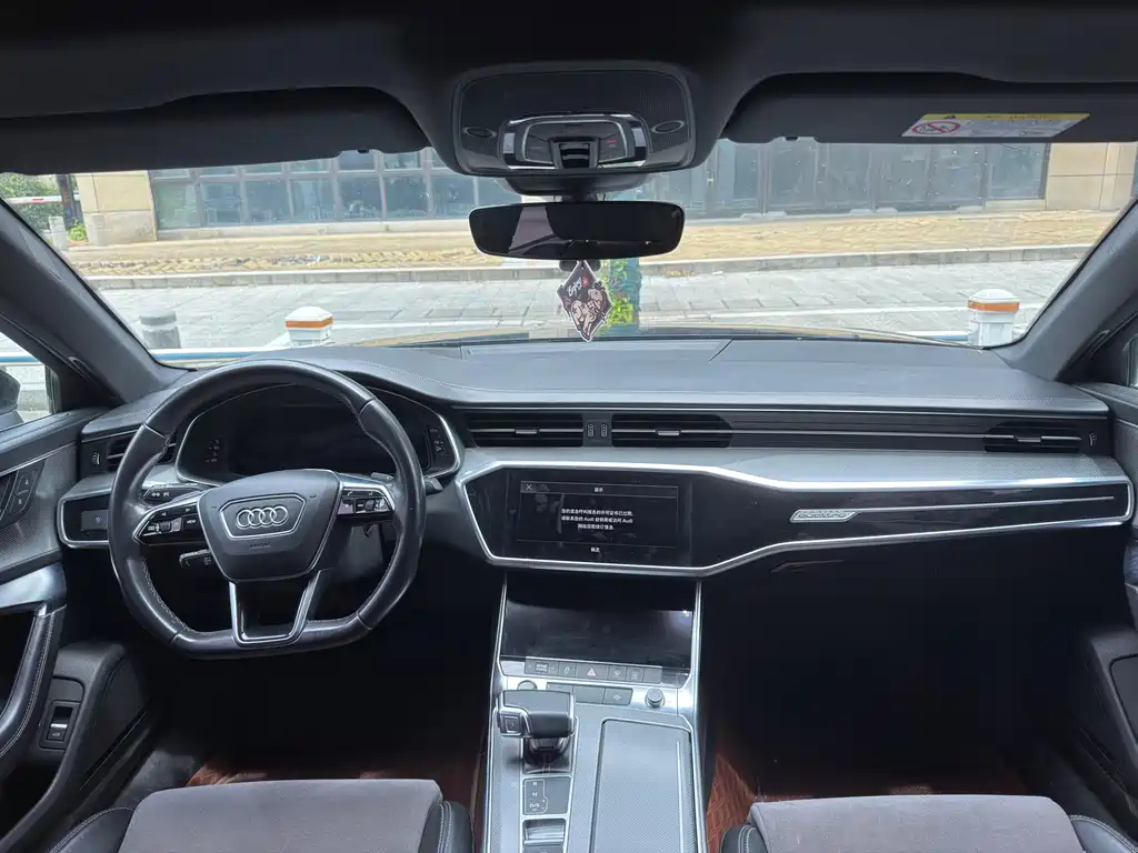 Audi A6L 2022