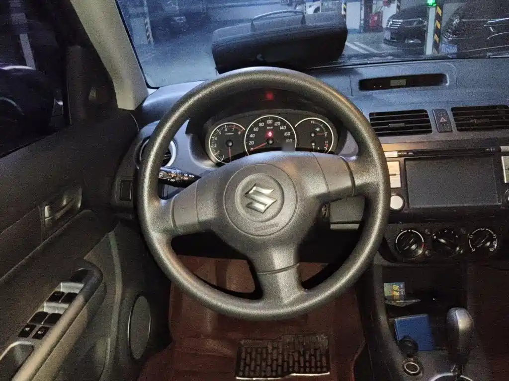 Suzuki Swift 2015 — фото 11
