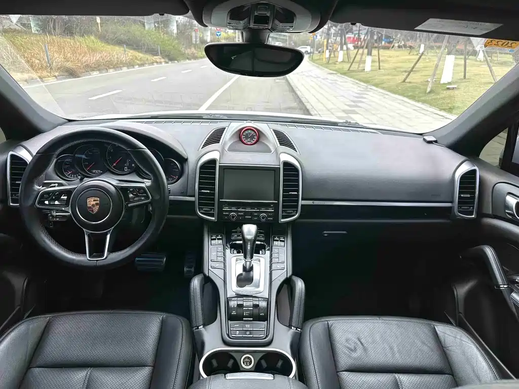 Porsche Cayenne 2015 — фото 3