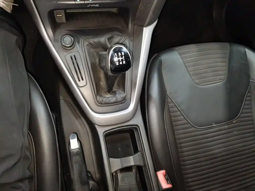 Ford Focus 2015 — фото 10